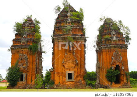 ベトナム中部にあるドゥオンロン遺跡 118057065