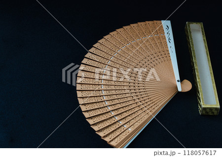 和装小物 扇子 黒バック 118057617