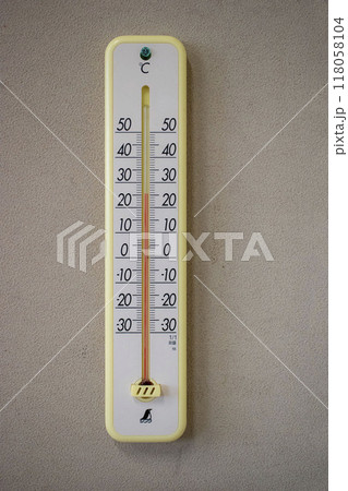 壁掛けの温度計 118058104