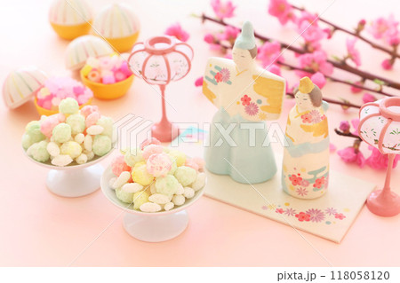 おひな祭りのイメージ　ひなあられ　桃の花 118058120