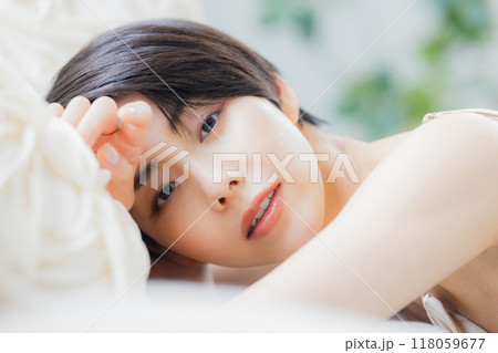 ショートヘアの女性のビューティイメージ ショートヘアの女性のビューティイメージ 118059677