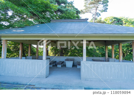 新富山の山頂にある東屋（宮城県松島町） 118059894