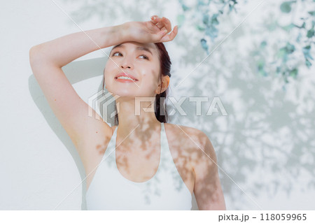 スポーツウェアの女性 118059965