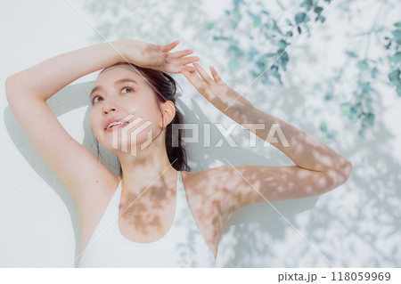 スポーツウェアの女性 118059969