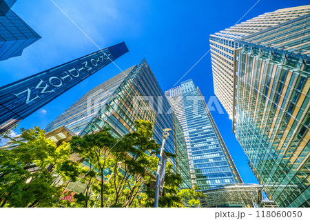 日本の東京都市景観 航空機や緑に映える東京ミッドタウンなどを望む＝9月5日 118060050