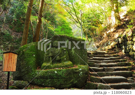 伊勢原市 大山登山道女坂の爪切地蔵(大山の七不思議) 伊勢原市 大山登山道女坂の爪切地蔵(大山の七不思議) 118060823