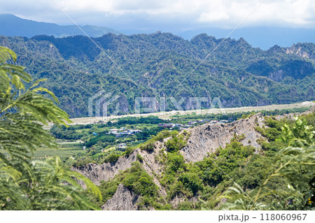 【台湾/台東県】利吉悪地と小黄山の風景 118060967