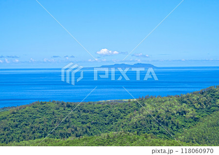【台湾/台東県】富源観景台から見る緑島 118060970