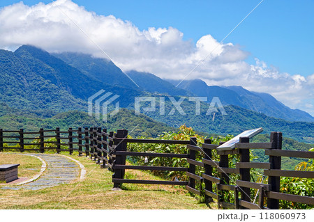 【台湾/台東県】富源観景台と海岸山脈 【台湾/台東県】富源観景台と海岸山脈 118060973