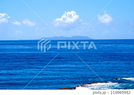 【台湾/台東県】加路蘭遊憩区から見た緑島 【台湾/台東県】加路蘭遊憩区から見た緑島 118060982