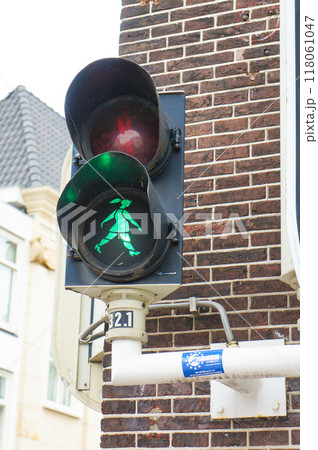 オランダ市内にあるおしゃれな信号機 オランダ市内にあるおしゃれな信号機 118061047