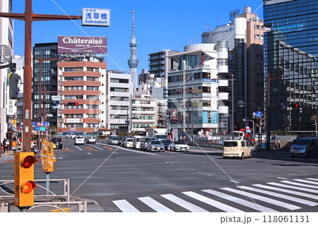 浅草橋交差点から望むスカイツリー 118061131