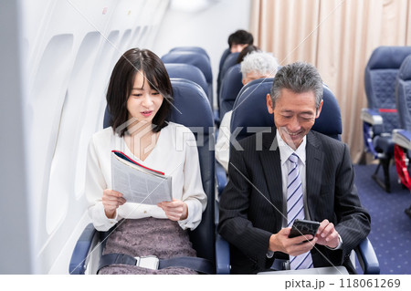 飛行機の機内 飛行機の機内 118061269