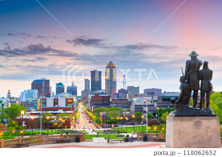 Des Moines, Iowa, USA Cityscape at Dusk Des Moines, Iowa, USA Cityscape at Dusk 118062652