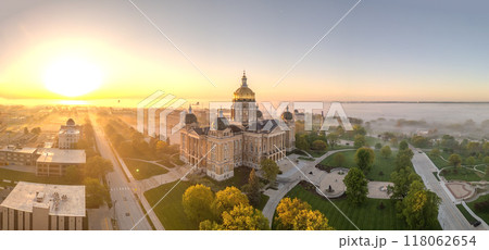 Des Moines, Iowa, USA with the Capitol Building 118062654