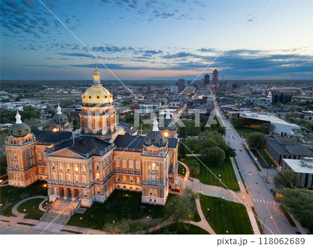 Des Moines, Iowa, USA at the Capitol Building 118062689