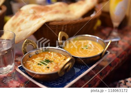 カレーとナン 118063172