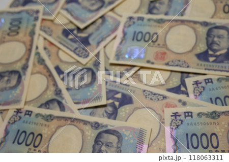 日本円紙幣　背景 118063311
