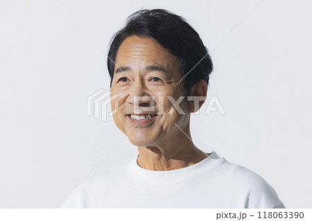 ミドル男性スキンケアイメージ 118063390