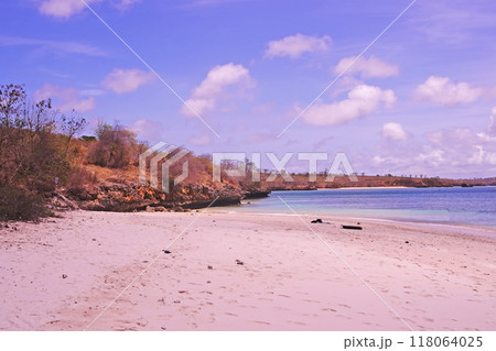 scene of a pristine beach near Pink Beach in Lombok, Indonesia. 118064025