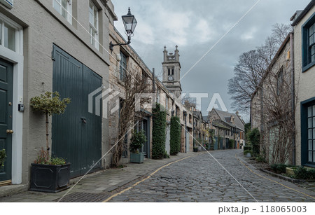 Perspective view of Circus Lane is a picturesque cobbled street. 118065003