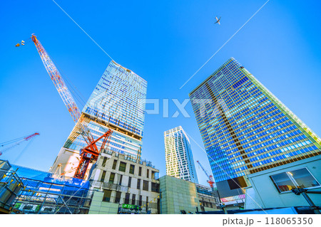 日本の東京都市景観 山手線が西口から…さよなら渋谷駅西口…左のビルが消滅…右も覆いが…航空機も=5日 日本の東京都市景観 山手線が西口から…さよなら渋谷駅西口…左のビルが消滅…右も覆いが…航空機も=5日 118065350