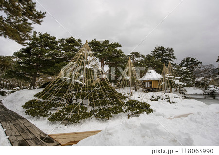 雪の御薬園の風景 会津松平氏庭園の雪景色 会津若松観光名所 福島県観光スポット 重要文化財 雪の御薬園の風景 会津松平氏庭園の雪景色 会津若松観光名所 福島県観光スポット 重要文化財 118065990