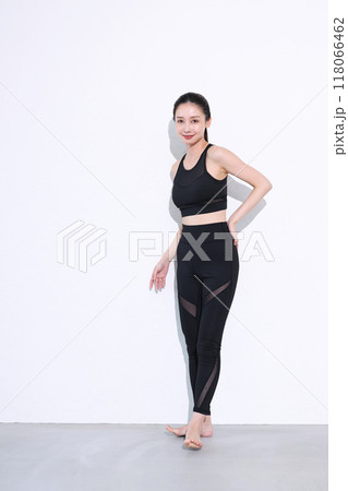 スポーツウェアの女性 118066462