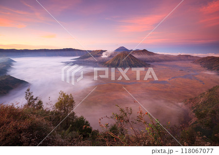 Bromo volcano at sunrise, East Java, Indonesia 118067077