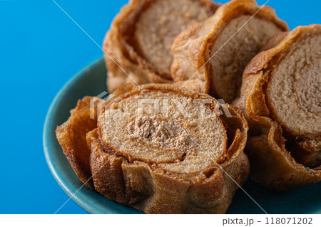 美味しそうなロールケーキ 118071202