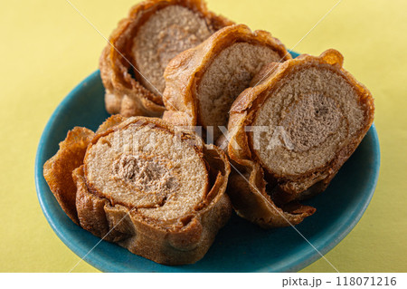 美味しそうなロールケーキ 118071216