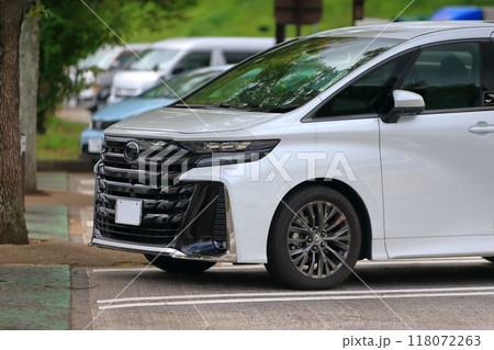 白いミニバン 白いミニバン 118072263