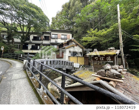 世界遺産に登録された入浴できる温泉　和歌山県のつぼ湯 118072419