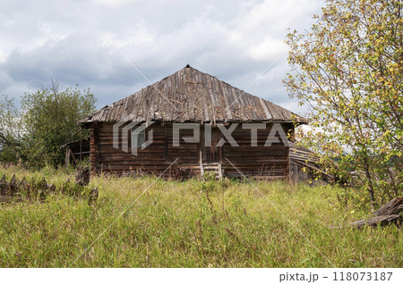 Old destroyed wooden house Old destroyed wooden house 118073187