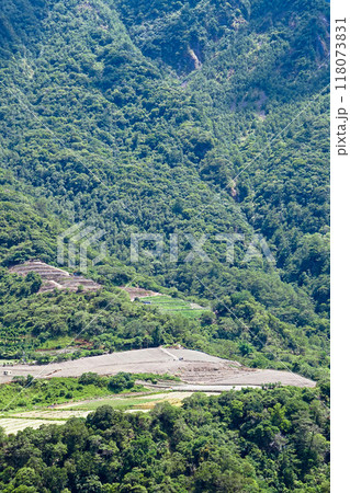 南横公路からの風景・霧鹿村の段々畑【台湾/台東県】 118073831