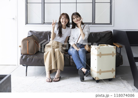 旅行を楽しむ女性 118074086