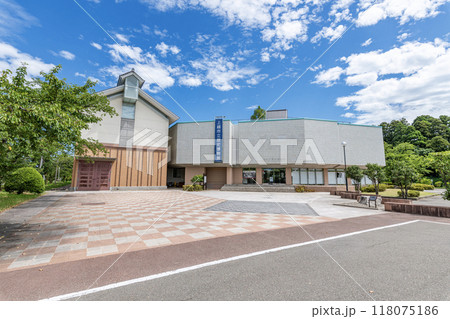 新潟県上越市　晴天の上越市立歴史博物館 118075186