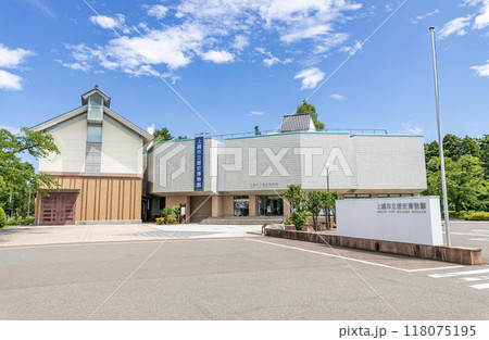 新潟県上越市　晴天の上越市立歴史博物館 118075195