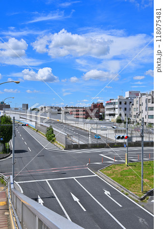 幹線道路と都市風景 埼玉新都心線 上小町付近からの眺め 幹線道路と都市風景 埼玉新都心線 上小町付近からの眺め 118075481