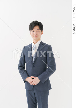 スーツ姿の男性のポートレート 118075692