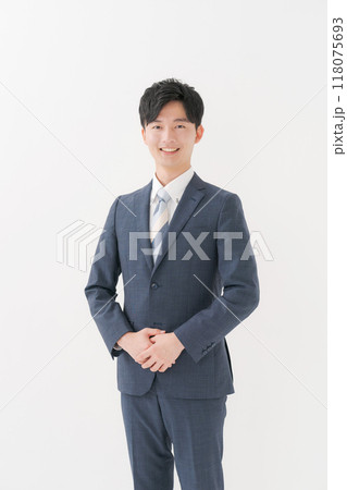 スーツ姿の男性のポートレート 118075693