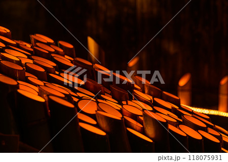 暗がりに浮かぶ竹あかり 暗がりに浮かぶ竹あかり 118075931