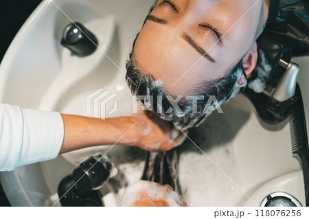 beauty parlor 118076256