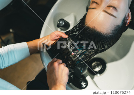 beauty parlor 118076274