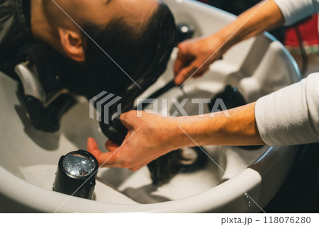 beauty parlor 118076280
