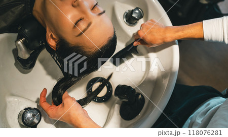 beauty parlor 118076281