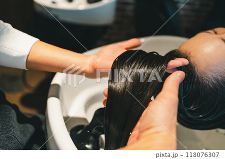 beauty parlor 118076307