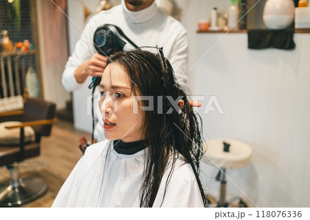 beauty parlor 118076336