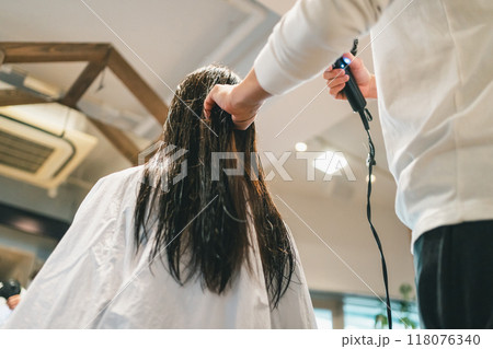 beauty parlor 118076340