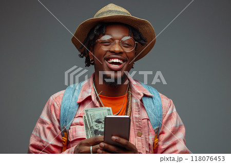 大金を手にして喜ぶ男性の写真7　AI生成画像 118076453
